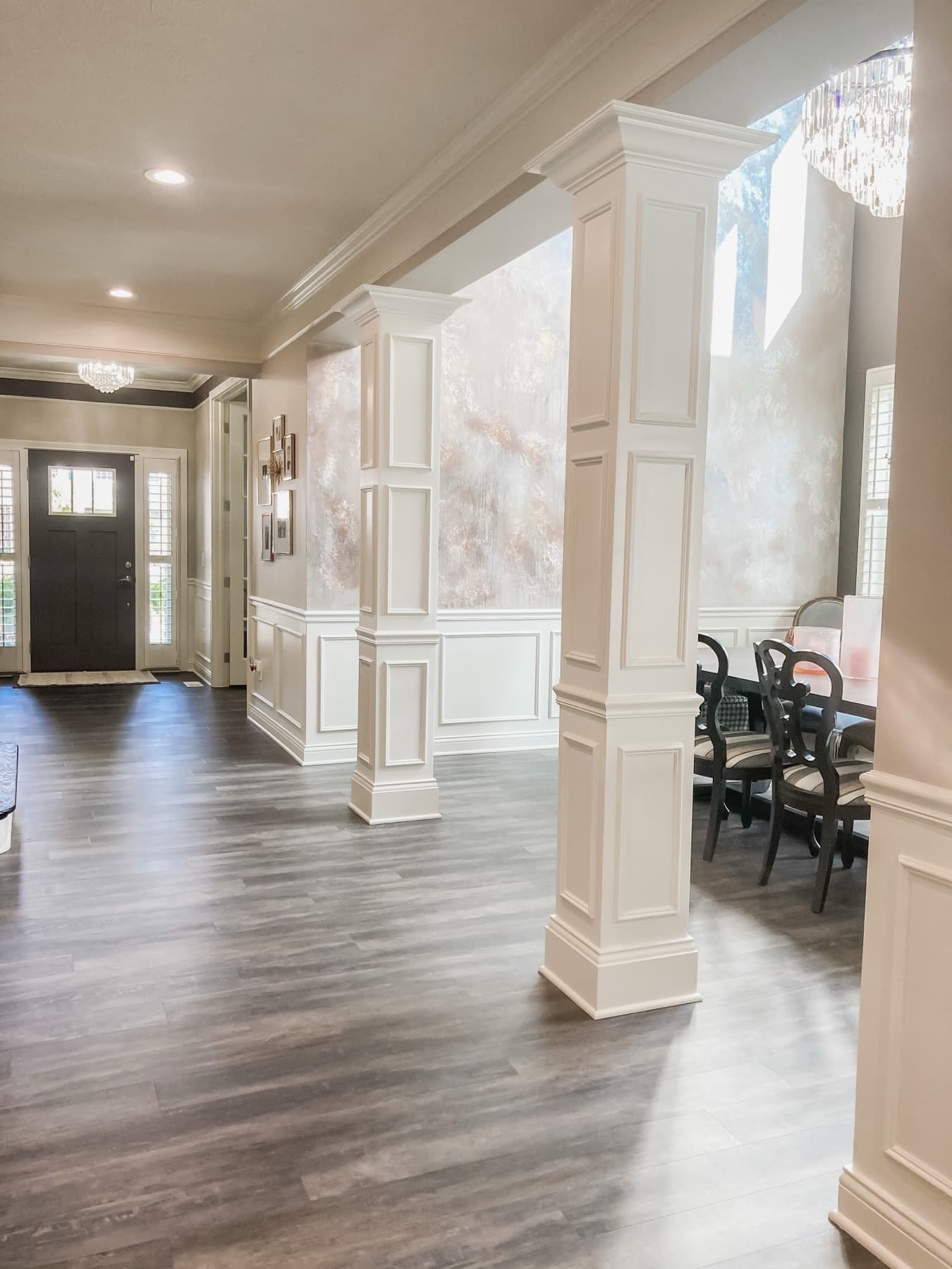 A wider view through to the adjoining rooms.
